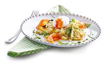 * Spargelrisotto mit Sauce Hollandaise, pochiertem Ei, Räucherlachs & Schnittlauch-Pesto